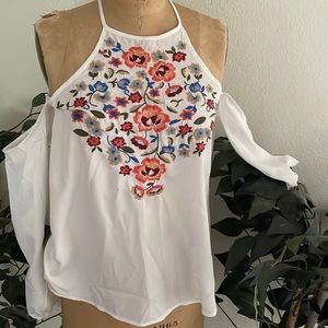 NWT Abercrombie and Fitch Cold shoulder embroidered front blouse